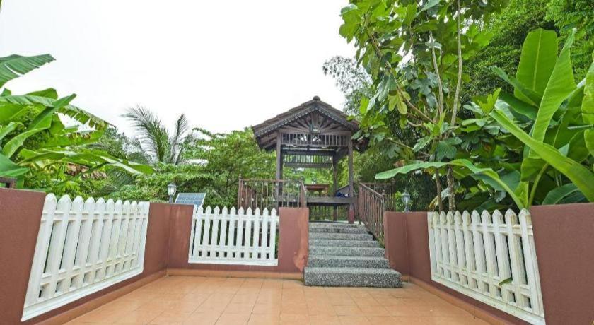 Oyo 90642 Twin Mutiara Chalet & Homestay Jeli Exteriör bild
