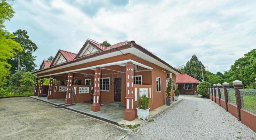Oyo 90642 Twin Mutiara Chalet & Homestay Jeli Exteriör bild